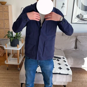 Woolrich overshirt  - Woolrich overshirt- Helt ny Woolrich overshirt i storlek S. Nypris är över 5200. Mitt pris är endast 1249. Om du har några frågor så är det bara att höra av dig!