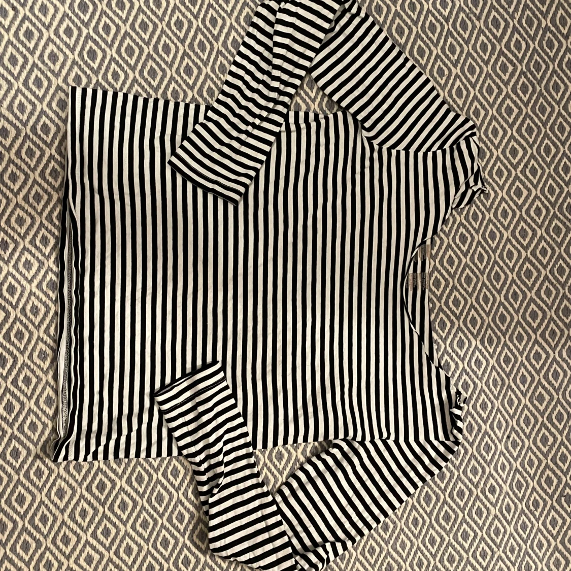 Svartvit randig långärmad topp