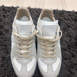 Masion Margielas - Masion Margielas i riktigt bra skick nästan ny skick, kom DM för mer info!