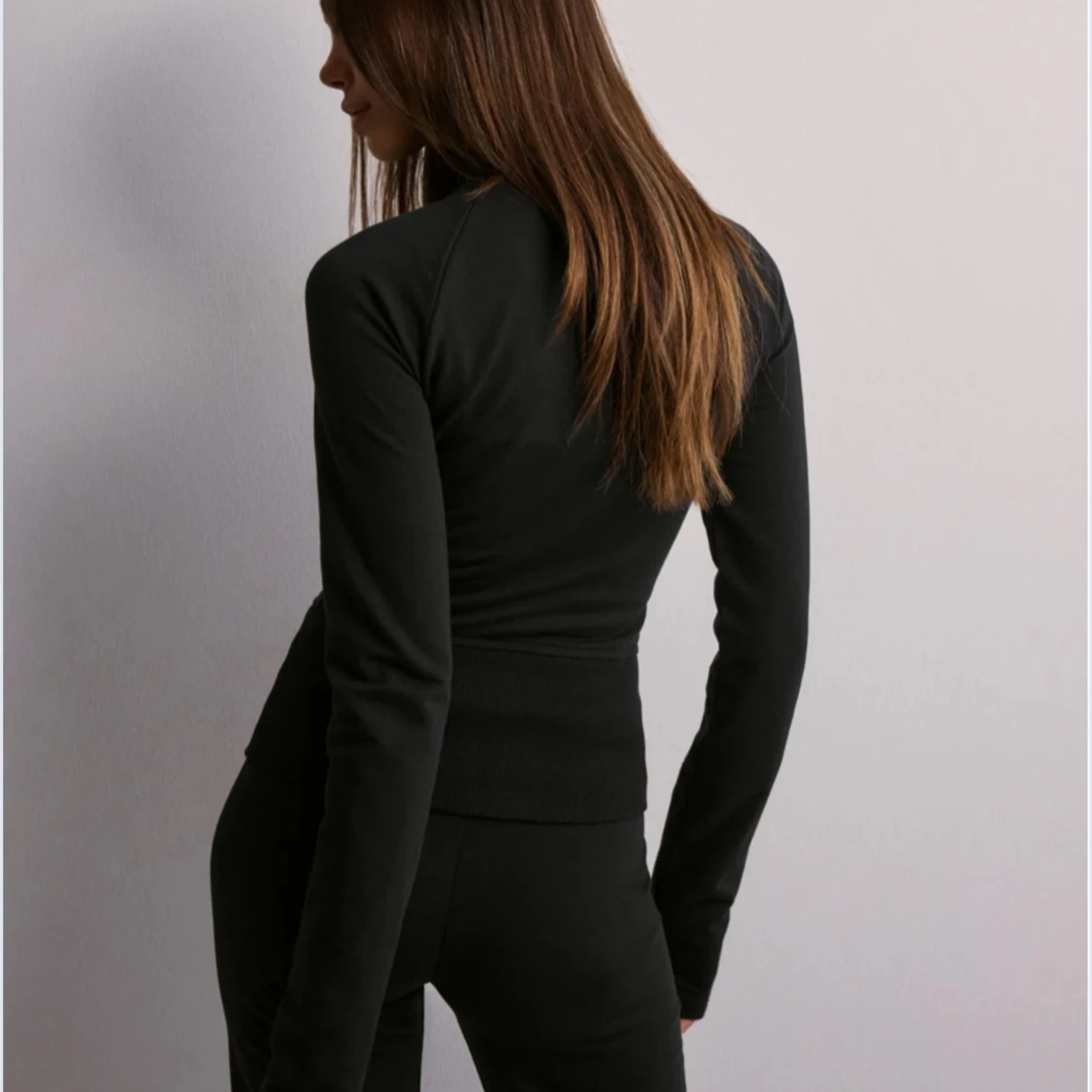 Svart zip-up tröja - 1