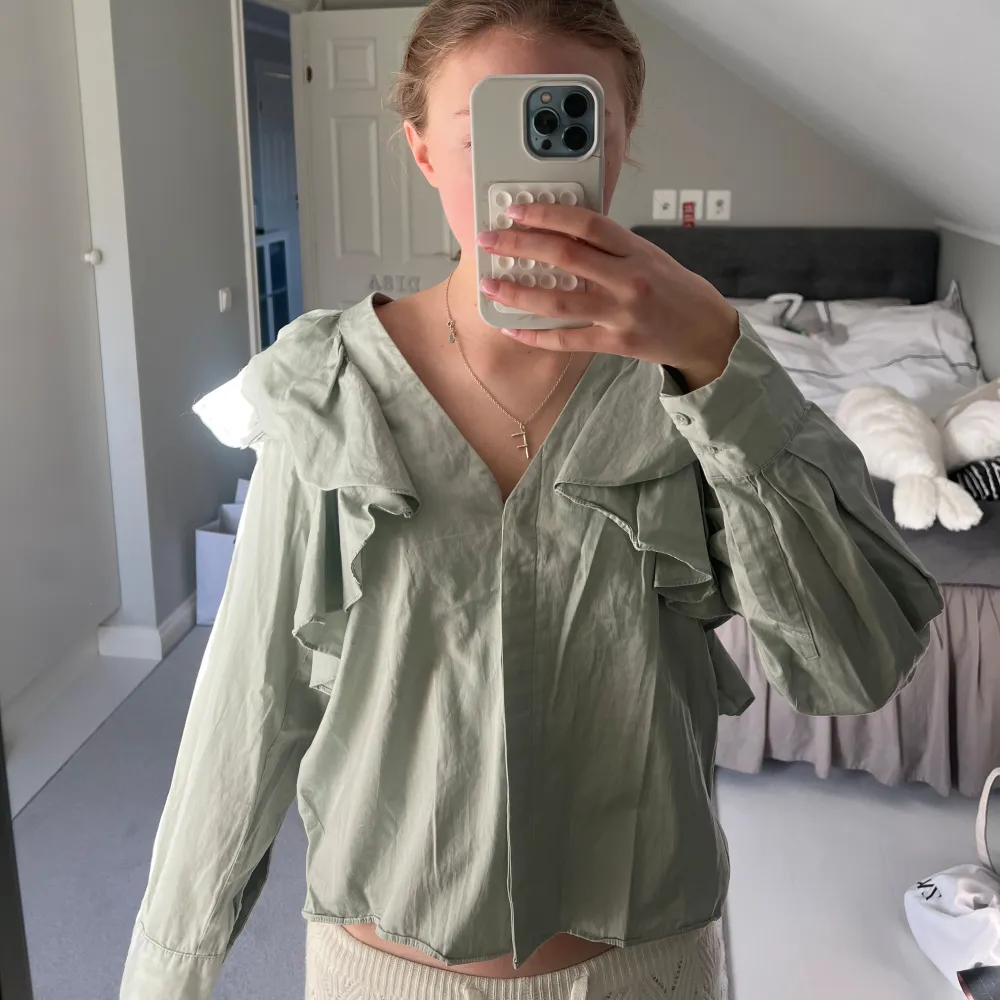 Super söta gröna blusen ifrån hm!! Nästan aldrig andvänd, så den är så gott som ny💞💞. Puserot.