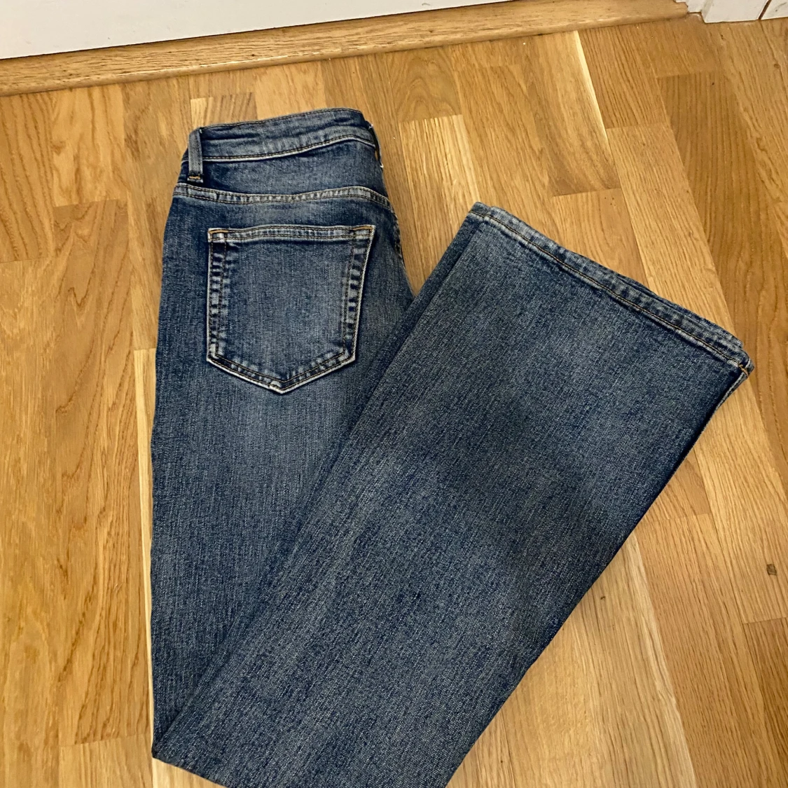 weekday low waist flare jeans - 1