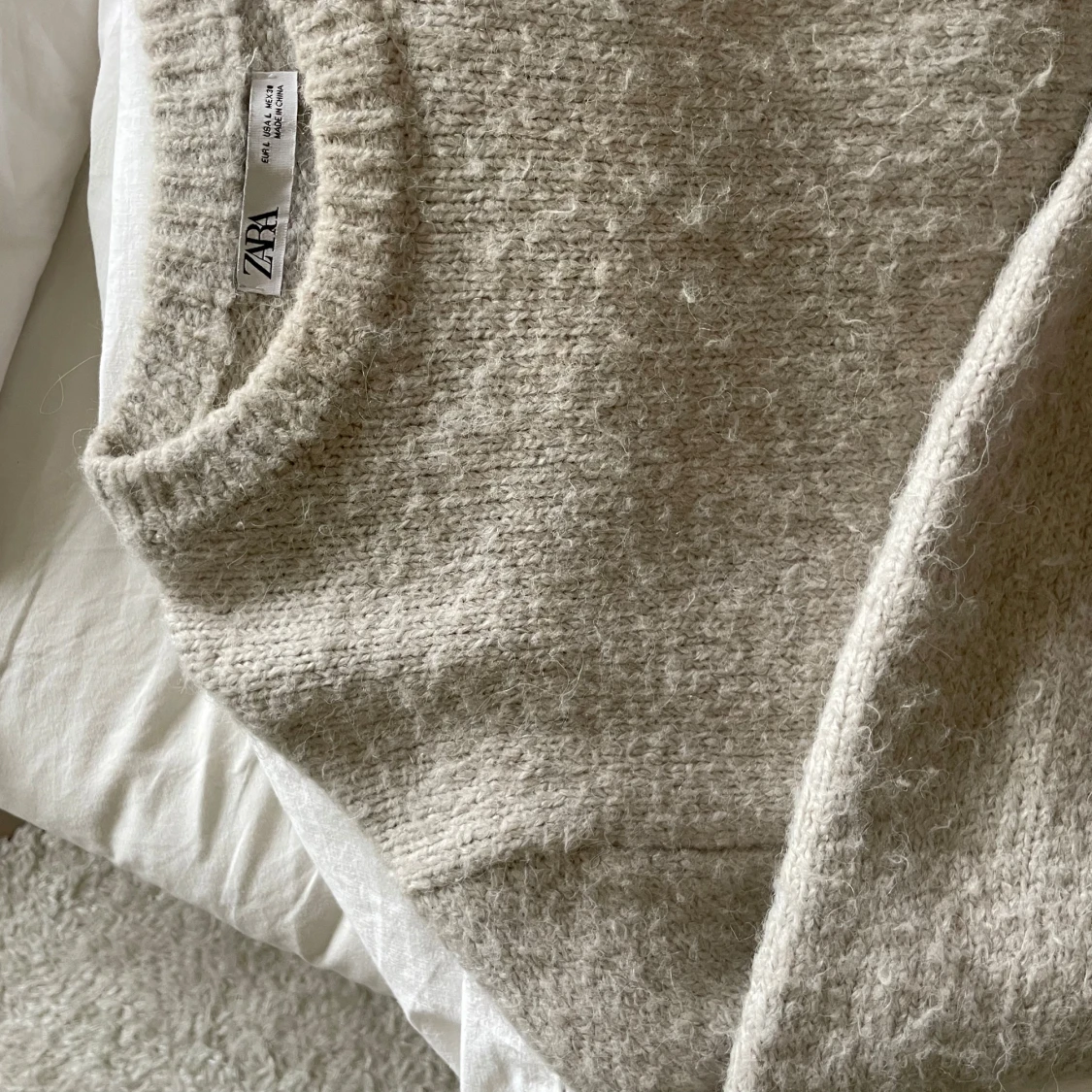 Beige stickad tröja från Zara - 1