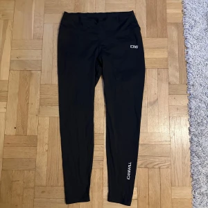 Tights - Gråa träningstights från I Can I Will. Storlek XL. Fint skick men lite noppriga mellan benen