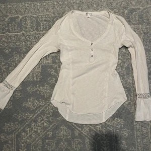 Pyjamaströja - Vit tröja, kan användas till vardags också