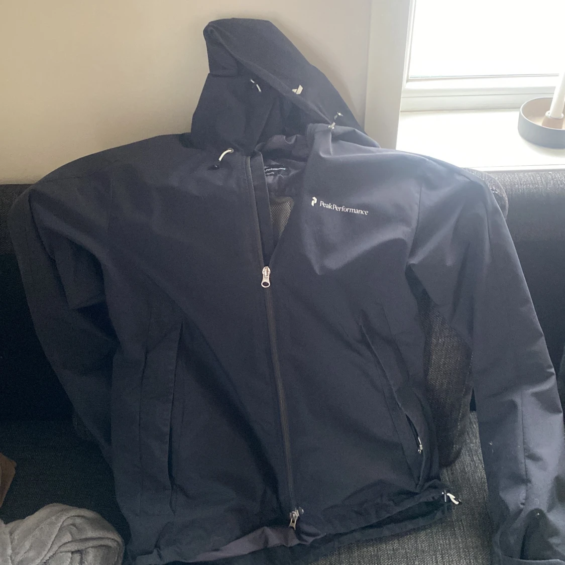 Svart vindjacka från Peak Performance - 2