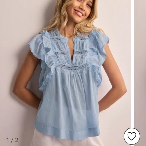 Neo noir blus - Säljer denna superfina neo noirblusen, endast använd en gång. Nypris 599, storlek 38 men passar mig som bär storek 36💕