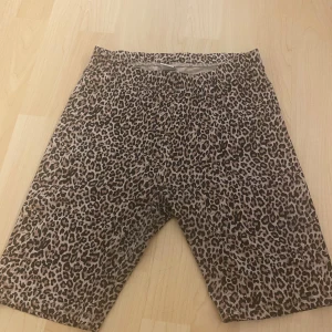 Leopards shorts  - Cykelbyxor i leopardmönster ! Använt 1 gång 