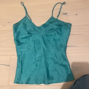 Siden topp - Jätte fin siden topp från 2000 talet som bara inte kommer till användning. Inga deffekter 