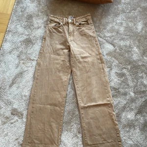 mörk biege jeans från lager 157 - knappast använda inga fläckar alls