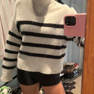 As snygg stickad tröja💗💗 - Super mysig tröja som passar till allt❤️‍🔥❤️‍🔥❤️‍🔥