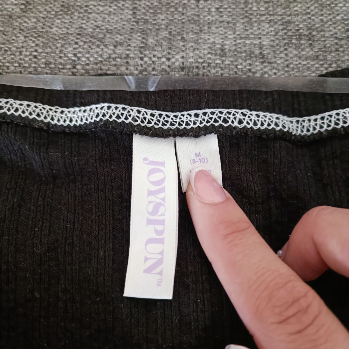 Svart ribbad tröja från Joyspun - 90