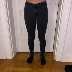 Lowrise jeans grey - Mycket bra skick, de är low rise, perfekta till varje dag! ✨✨✨