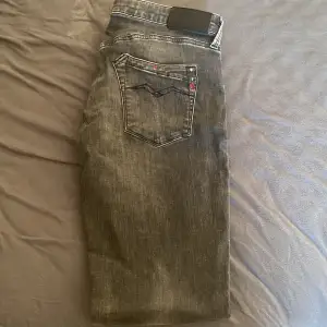 Har blivit för lång för dem. Dessa passar perfekt om du är ute efter slim fit jeans. Storlek W31 L32