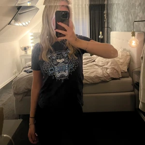 Kenzo tshirt  - Säljer denna blåa kenzo T-shirten i st: 14A kids, men passar xs/s också🤍 