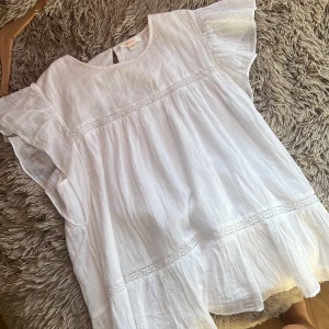 Blus från Gina Tricot - Denna fina blus har inte kommit till användning då den är för stor. 💗  