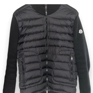Moncler cardigan  - Moncler cardigan bra skick använts 5/10 gånger 10/10 skick 