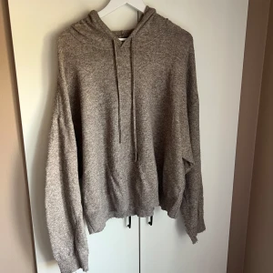 Stickad hoodie - Säljer denna stickade hoodie, köp gärna med köp nu❤️