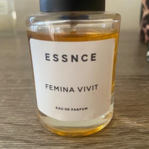 Parfym - Säljer denna parfymen från essence som har doften Femina Vivit💞💞använd ca 7 gånger💞luktar jättegott