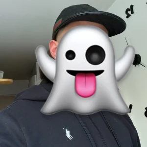 Äkta Svart Gucci Keps Med Kvitto - 100% ÄKTA, KÖPT I GUCCI BUTIK‼️9/10 kvalitet e-kvitto samt alla påsar går att lösa.  Mer bilder löses i PM‼️