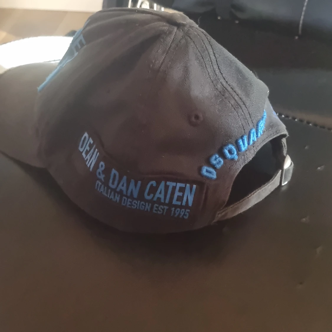 Äkta dsquared2 keps  - 90