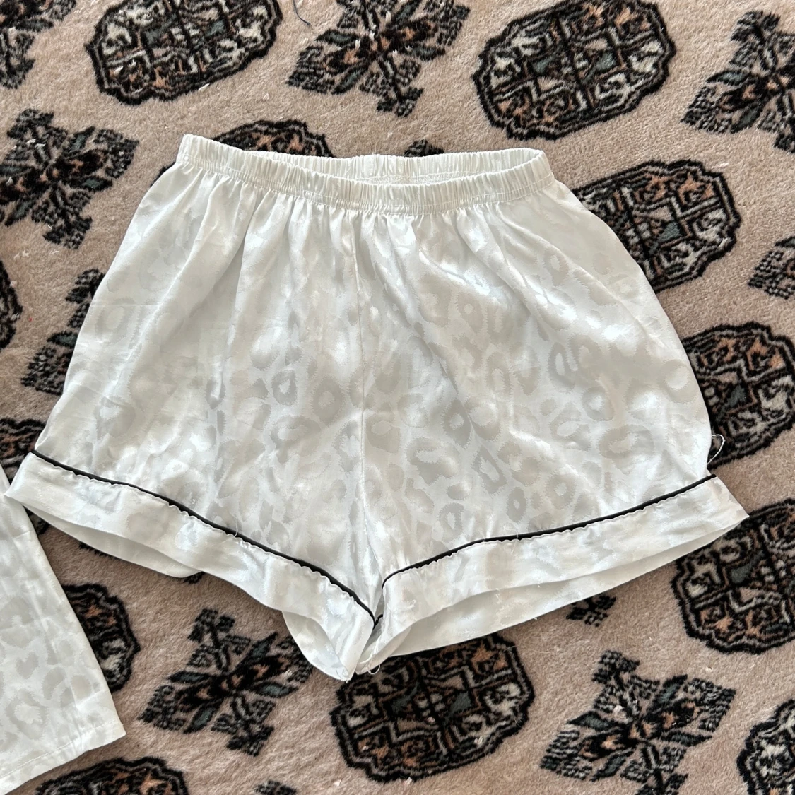 Pyjamas med leopard mönster - 91