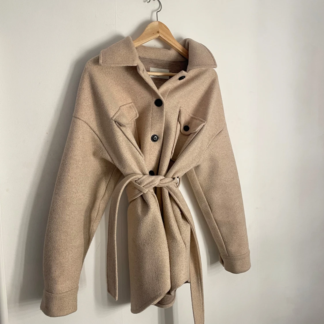 Beige kort kappa från Nellys gamla kollektion 