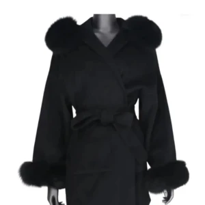 Söker efter en sån här kappa - Hej! Om någon vill sälja en liknande kappa för runt 600 kr, kontakta mig snälla, köper direkt! Gärna i storlek xs/S.