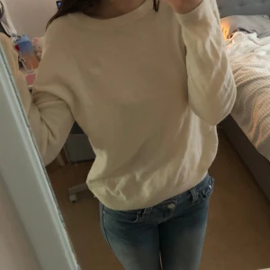 Vit GANT tröja - Jättefin krämvit gant tröja som är använd några gånger, men inte har några skador eller slitage! Nypris: ca 1400kr