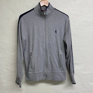 Ralph Lauren tröja - Ralph Lauren tröja i storlek S.