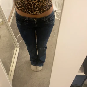 LTB jeans - Mörk blå Ltb Jeans Valerie Low Rise Bootcut, bra skick inte slitna i vid ändarna. Om du är intresserad eller undrar något skriv 😊