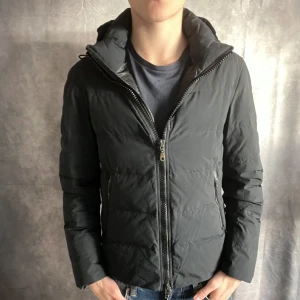 Herno Jacka - Säljer nu denna Herno dunjacka | Storlek 48 men passar som en s-m | Nypris ligger på 6-7 tusen | Pris går att diskutera vid snabb affär🤩
