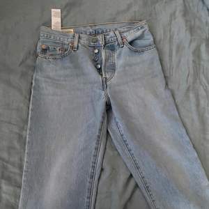 Fina Levi’s jeans, klassiska tidslösa 501. Har fler jeans på min profil pga rensning. W25 L30