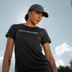 Maya delorez T-shirt - Säljer min fina Maya delorez T-shirt i färgen svart. Använd ett fåtal gånger, nyskick. Nypris 349kr. Pris kan diskuteras vid snabb affär❤️