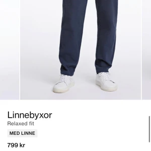 Linnebyxor lindbergh  - Säljer dessa mörkblåa linnebyxorna ifrån lindbergh som är köpta för 799kr, men jag säljer för endast 100kr, dem är i bra skick, har Inga skador eller deffekter!. 