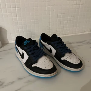 Jordan 1 low  - Jordan 1 low og unc  Bra skick, nypris 2000 Boxen finns med 