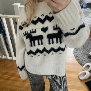 Gosig jultröja  - Super gosig från H&M💕🙌🏻 använd fåtal gånger 