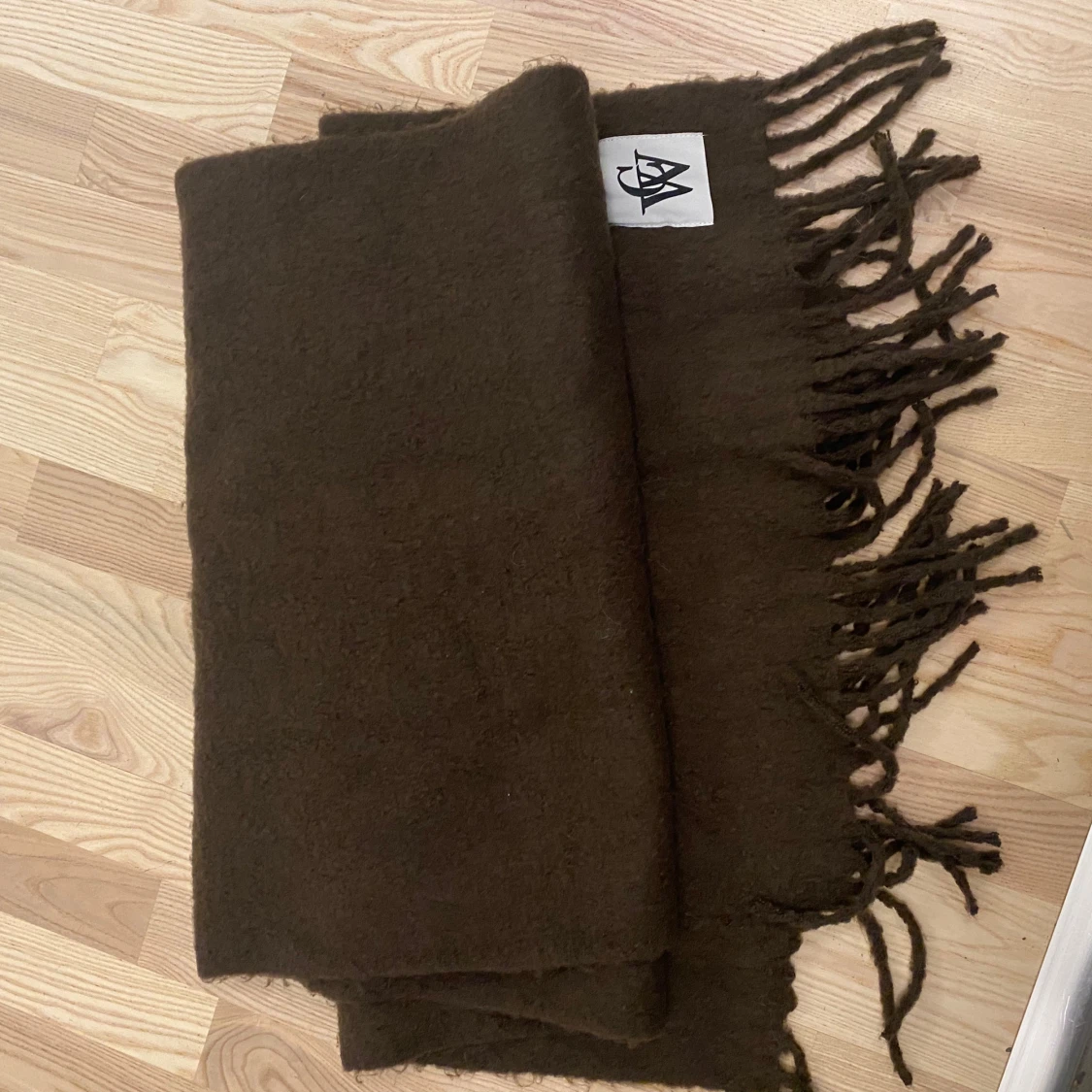 Brun halsduk med fransar - 90