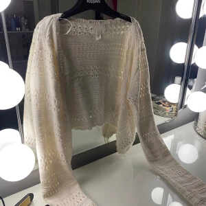 Kardigan  - Säljer min fina söta kardigen för den har blivit för liten. 