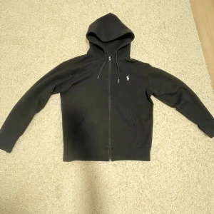 Polo Ralph Lauren Hoodie - Bra skick, använd ett par gånger