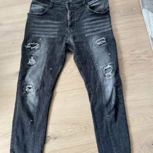 Dsquared2 jeans  - Hej, säljer mina dsquared2 jeans för ett bra pris men det kan diskuteras. Snabb affär billigare ! 💸