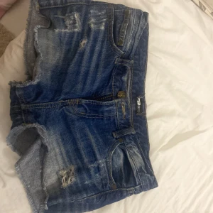 Short - Säljer mina favorit shorts! Då dom är för små älskar verkligen dom skriv om ni är intresserade! 