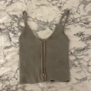 Linne  - Jätte snygg ribbat stickat linne!!