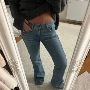 Lågmidjade utsvängda jeans  - Lågmidjade utsvängda jeans!!🥰