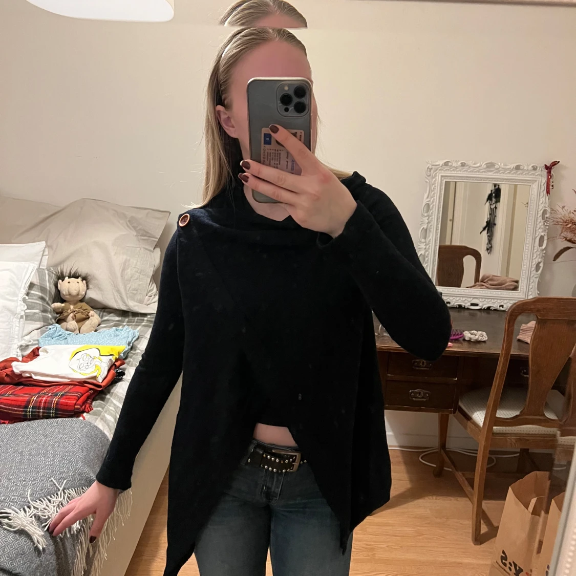 Svart poncho med knappar - 90