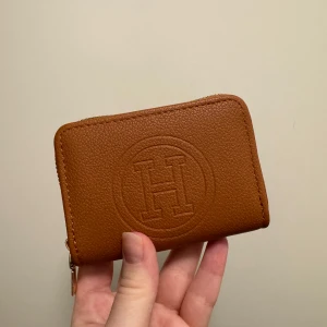 Brun korthållare med dragkedja ny  - Ny oanvänd 