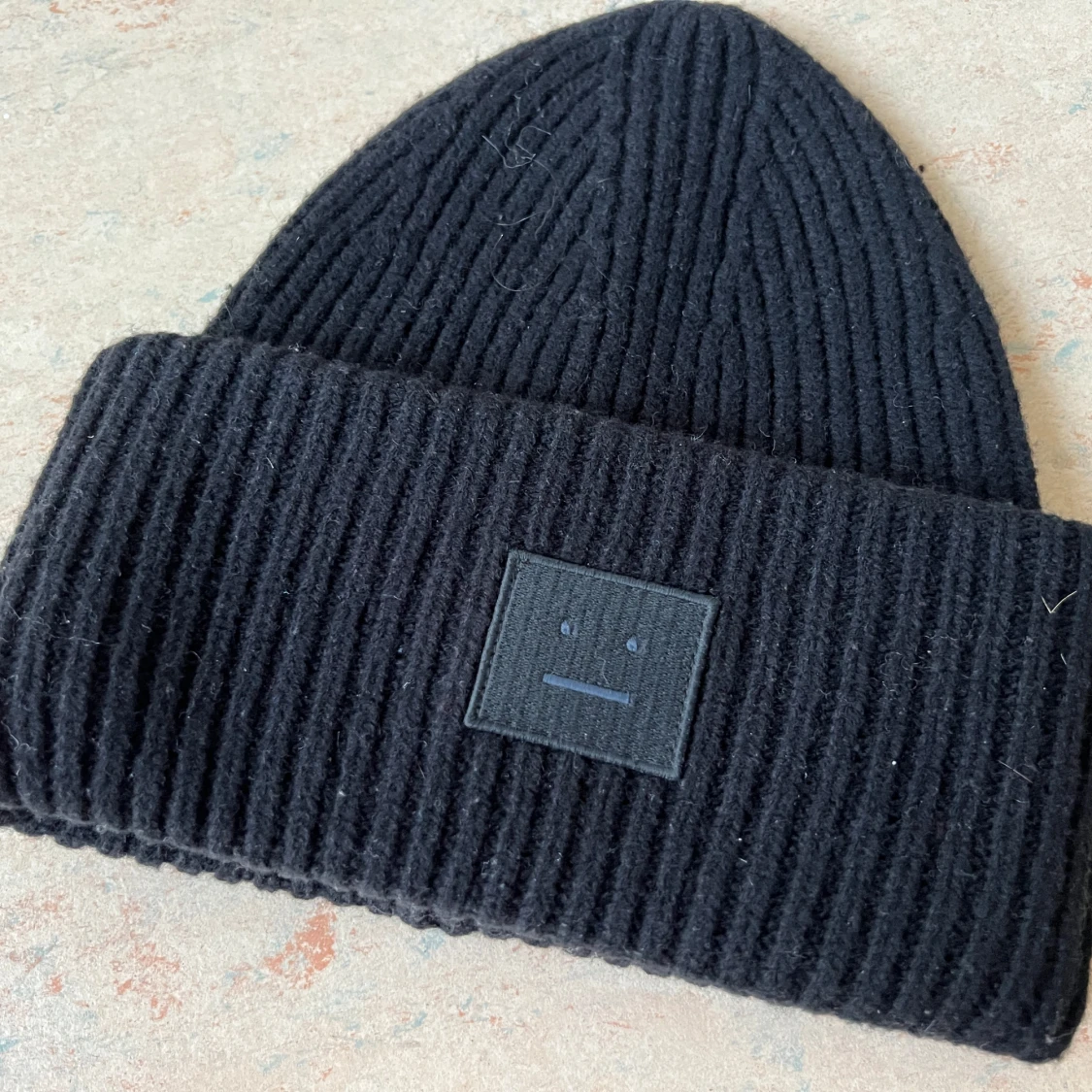 Svart Acne mössa - 91