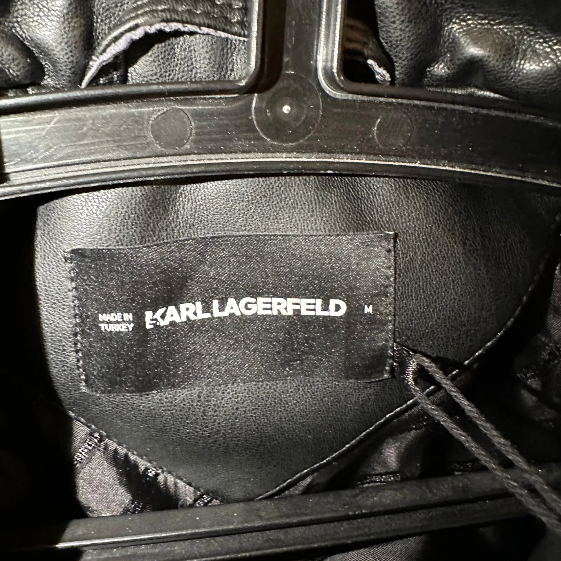 Svart skinnjacka från Karl Lagerfeld - 92