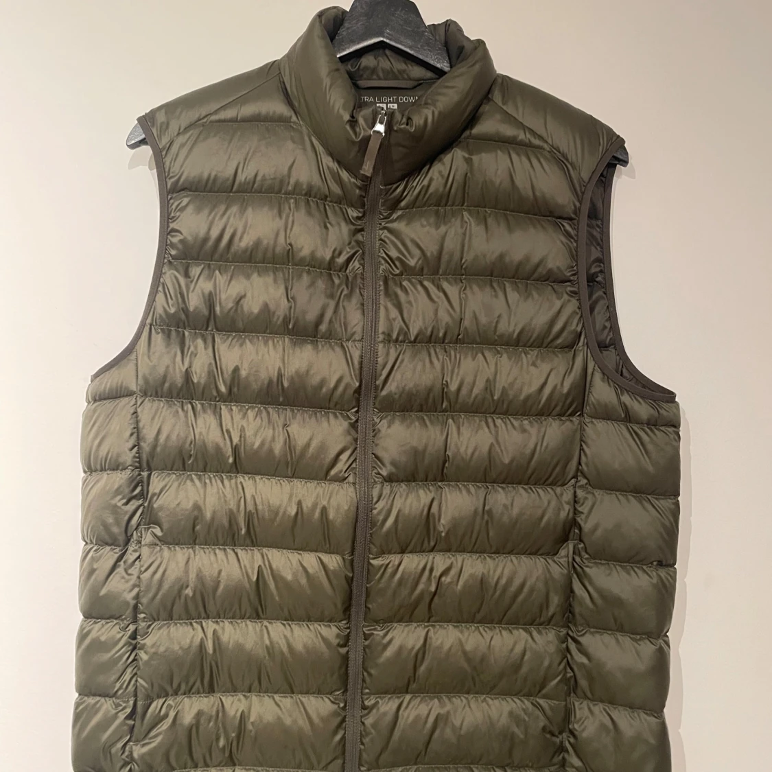 Olivgrön dunväst Uniqlo