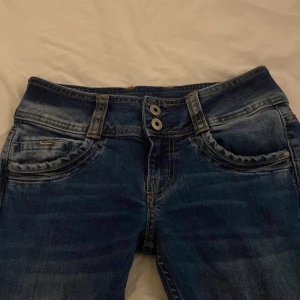 Pepe Jeans jeans - Skit snygga blå jeans från Pepe Jeans, det är design med ljusare vid fickorna ❤️ säljer pga att de inte kommer till användning ❤️ inga tecken på användning alls, pris kan diskuteras 